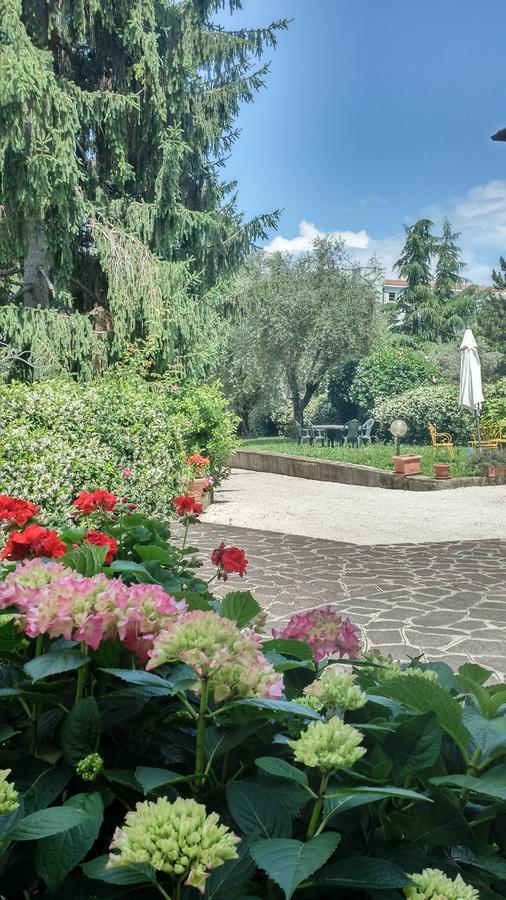 Appartamento Villa Margherita Desenzano del Garda Bagian luar foto